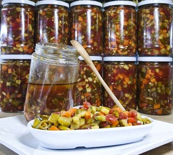 Domates Soslu Karışık Acı Turşu